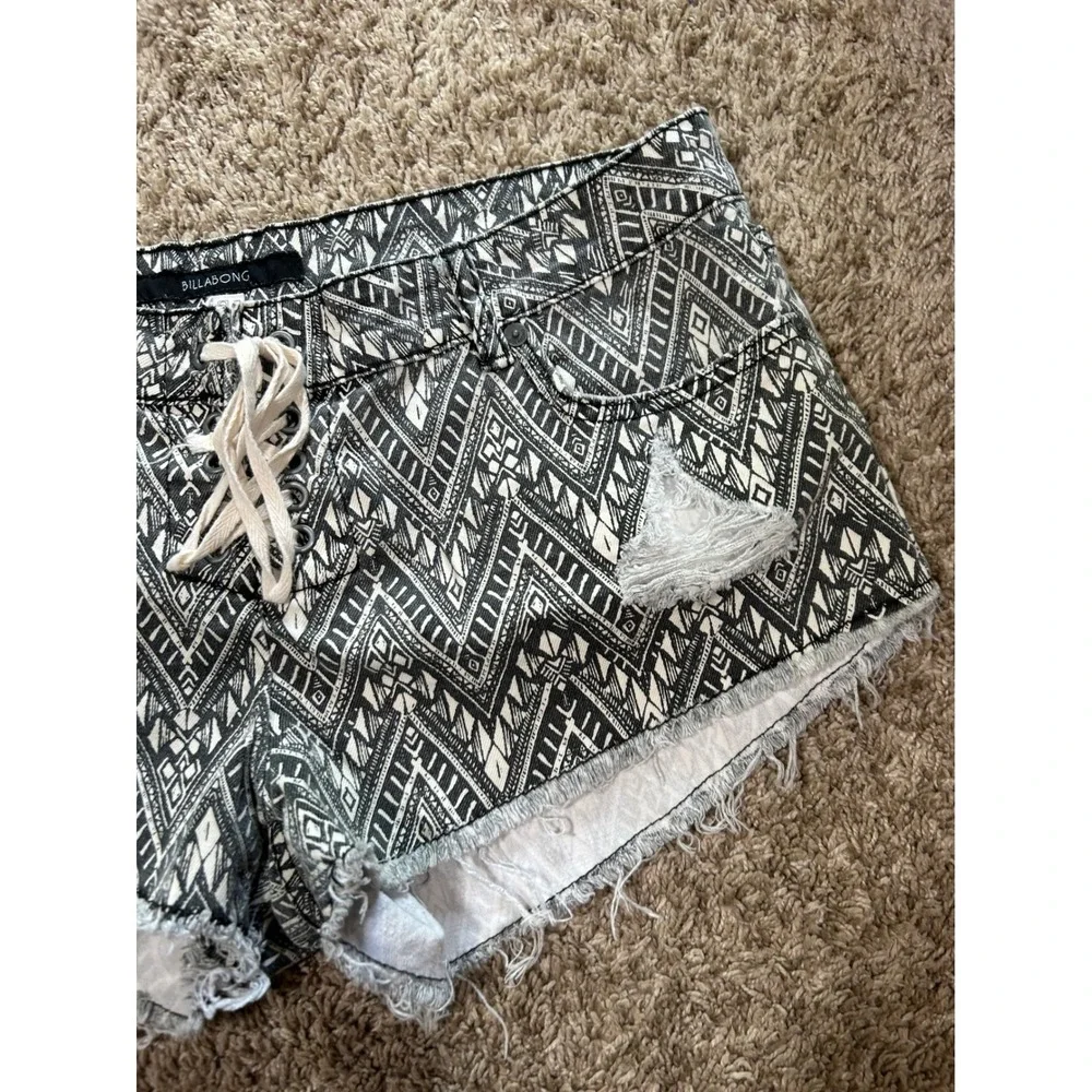 Billabong‎ Womens Tribal Boho Festival Mini Shorts Black White Western 2000s 29